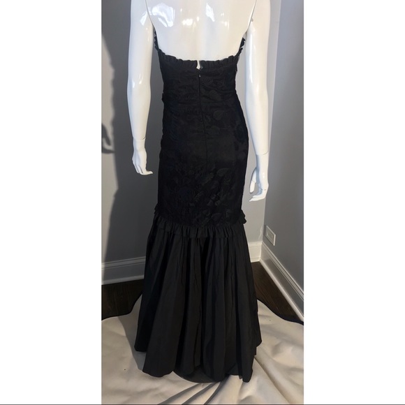 Strapless black evening gown - Picture 4 of 13